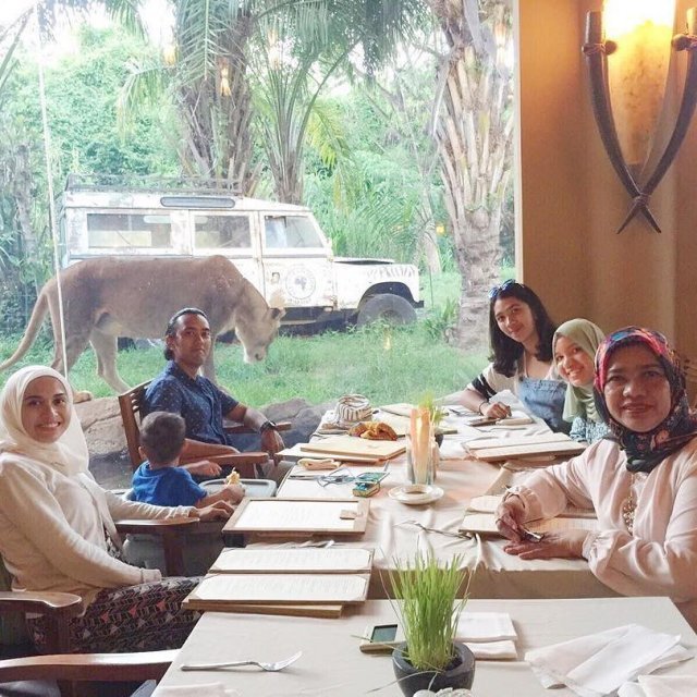 Tsavo Lion 7 Crazy And Fun Restaurants in Bali