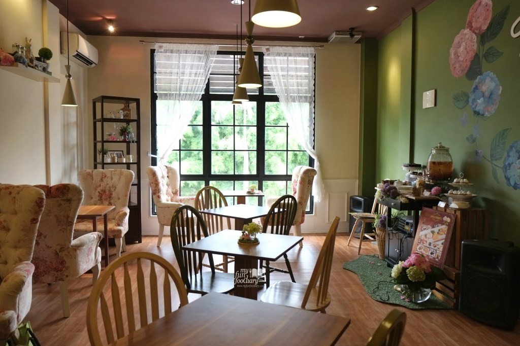 Eureca Resto and Cafe interior