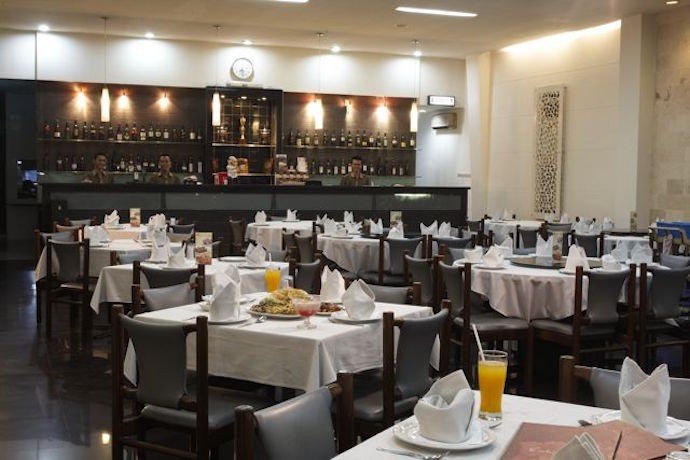Cahaya Kota Interior 6 Tempat Makan Legendaris dan Paling Tua di Jakarta