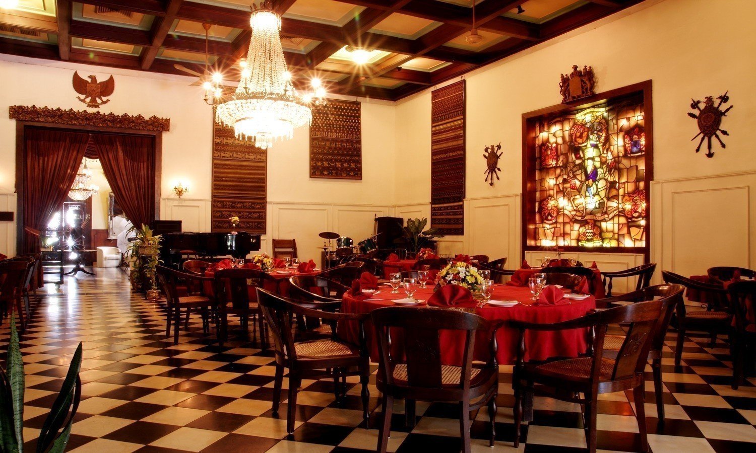 Oasis Grand Rijsttafel Heritage Restaurant Interior 6 Tempat Makan Legendaris dan Paling Tua di Jakarta