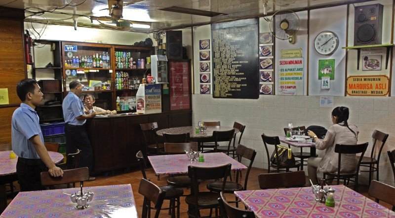 Restoran Trio Interior 6 Tempat Makan Legendaris dan Paling Tua di Jakarta